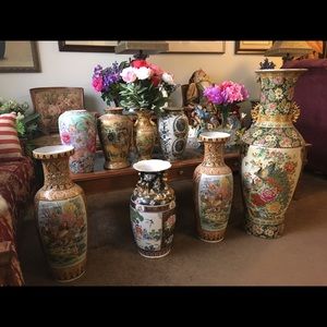 Various sizes of Chinese vases